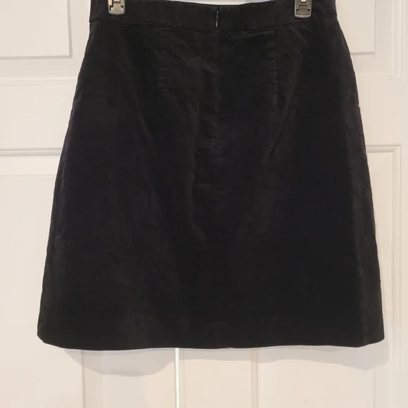 Ann Taylor Fully Lined Black Velvety Mini Skirt Size 4 - Picture 6 of 7